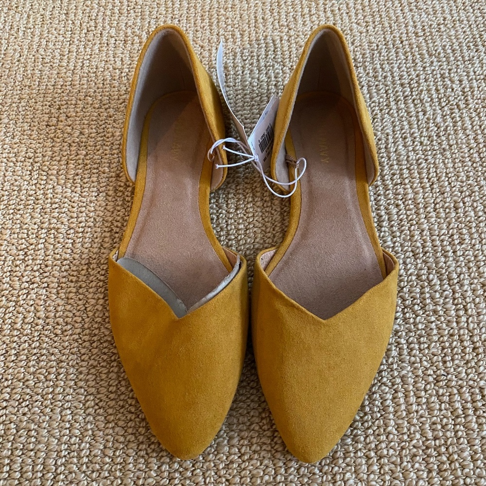 Women's Old Navy Yellow Suede Flats, Size 7